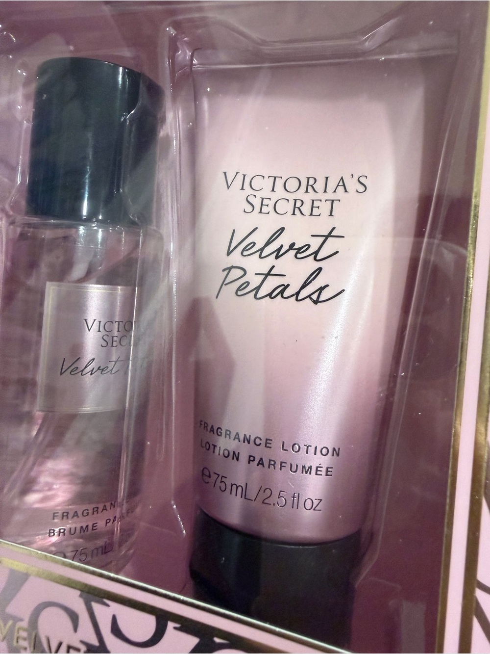 Victorian Secret Velvet Petals 75 mL Fragrance spray and Lotion - Picture 2 of 3